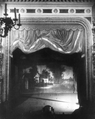 Jeviště Prozatímního divadla s portálem, kolem roku 1880