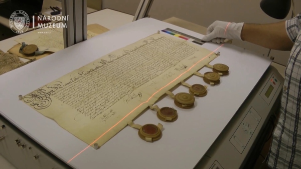 Skenování pergamenových listin Archivu Národního muzea v rámci projektu Monasterium (listopad 2012 - březen 2013)