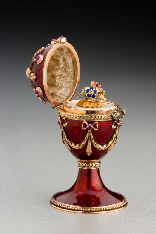 Pravděpodobně novodobou kopii Fabergého vejce naleznete na výstavě Peníze
