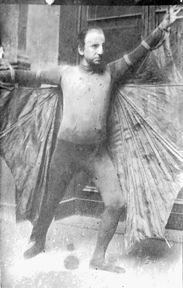 Karel Váňa v kostýmu Černého prince. Labutí jezero, 1918 (autoportrét)