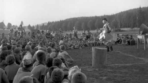 Výchovný program  táborů se v druhé polovině 50. let ustálil na čtyřech až pěti okruzích: etická, pracovní, estetická a tělesná výchova. (foto: Seidl, Národní muzeum)
