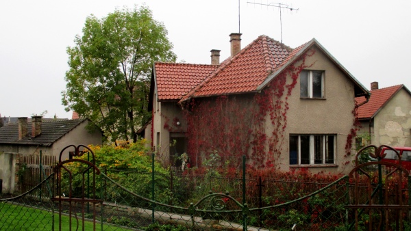 Dům, v němž Jan Palach prožil většinu života, se nachází ve Všetatech (zdroj: Národní muzeum)