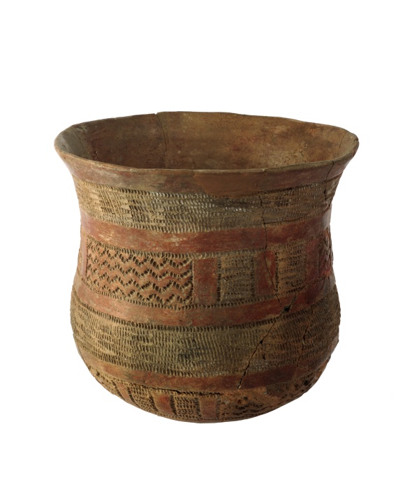 Fotografie. Bohatě zdobený zvoncový pohár. Zdroj: Národní muzeum, Autor: L. Káchová
