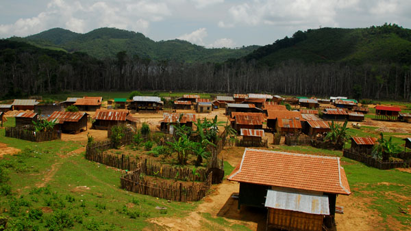 fotografie vesnice v pralese
