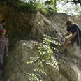 Průzkum nově objevené lokality u vesnice Ponor s listovou flórou svrchně-křídového stáří (foto: Martin Valent)