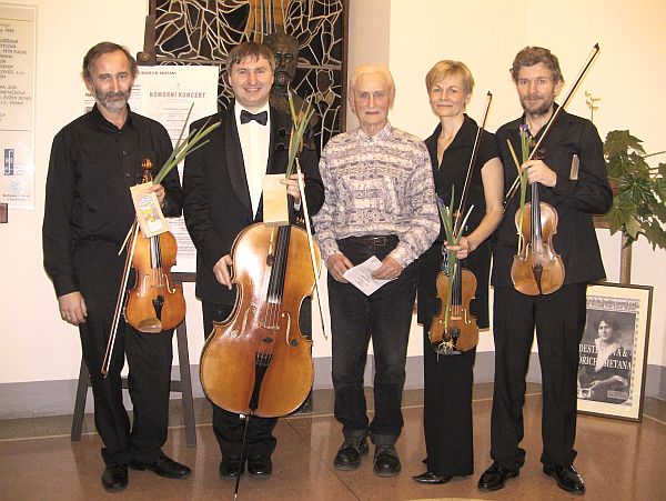 PiKap Quartet s pravnukem Bedřicha Smetany Petrem Heyduškem (uprostřed) po koncertě 13. března 2012 v Muzeu B. Smetany, kdy zazněl Smetanův Smyčcový kvartet č. 1 e-moll "Z mého života".