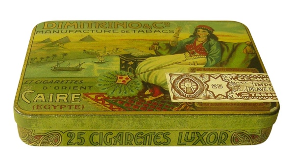 Plechová krabička od cigaret firmy Dimitros Co Manufacture de tabacs Cairo dovážených do ČSR, datace 1920 - 1930. Zdroj: Národní muzeum.