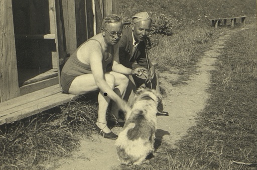 Fotografie. Jaroslav Křička a Josef Čapek na plovárně. Zdroj: Národní muzeum