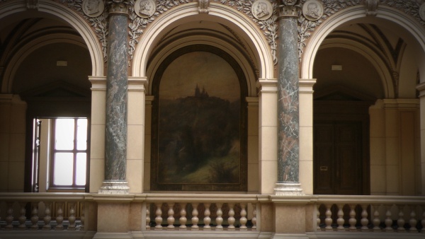 Fotografie. Pohled na jeden z Mařákových hradů. Zdroj: Národní muzeum