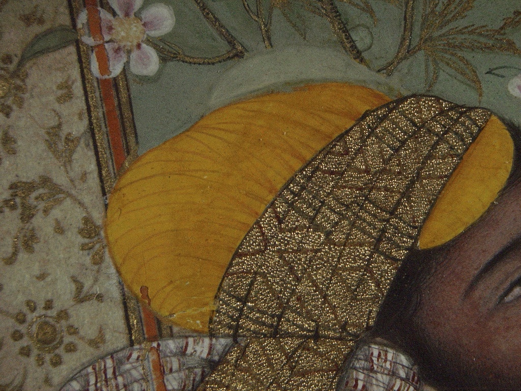 Detail miniatury. Detail miniatury A12183 s přemalbou tvaru turbanu nejstaršího posluchače s bohatě zdobenou zlatou částí. Zdroj: Národní muzeum