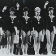 Mistrovství světa ve sportovní gymnastice v Dortmundu 1966. Vítězné družstvo čs. gymnastek. Zleva: Krajčířová, Sedláčková, Košťálová, Čáslavská, Řimnáčová a Kubičková.