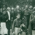 Slet všesokolský v Praze 1920. Prezident Masaryk při cestě ke kladení základního kamene k památníku osvobození na Žižkově