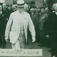 VIII. všesokolský slet, 1926. Prezident Masaryk přichází na sletiště.